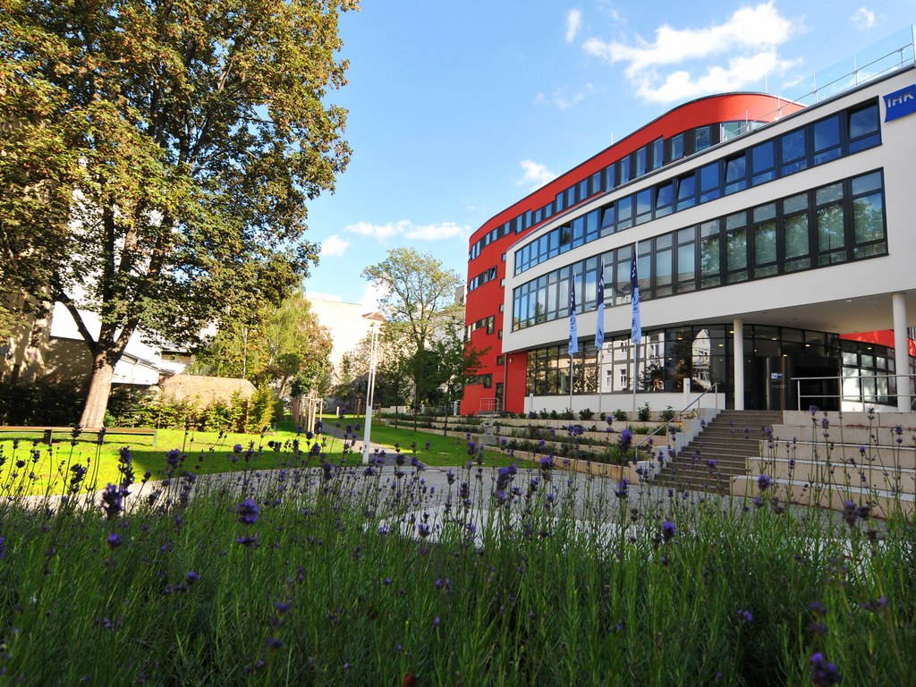 IHK Halle-Dessau Haus 3 außen_Michael Deutsch.jpg